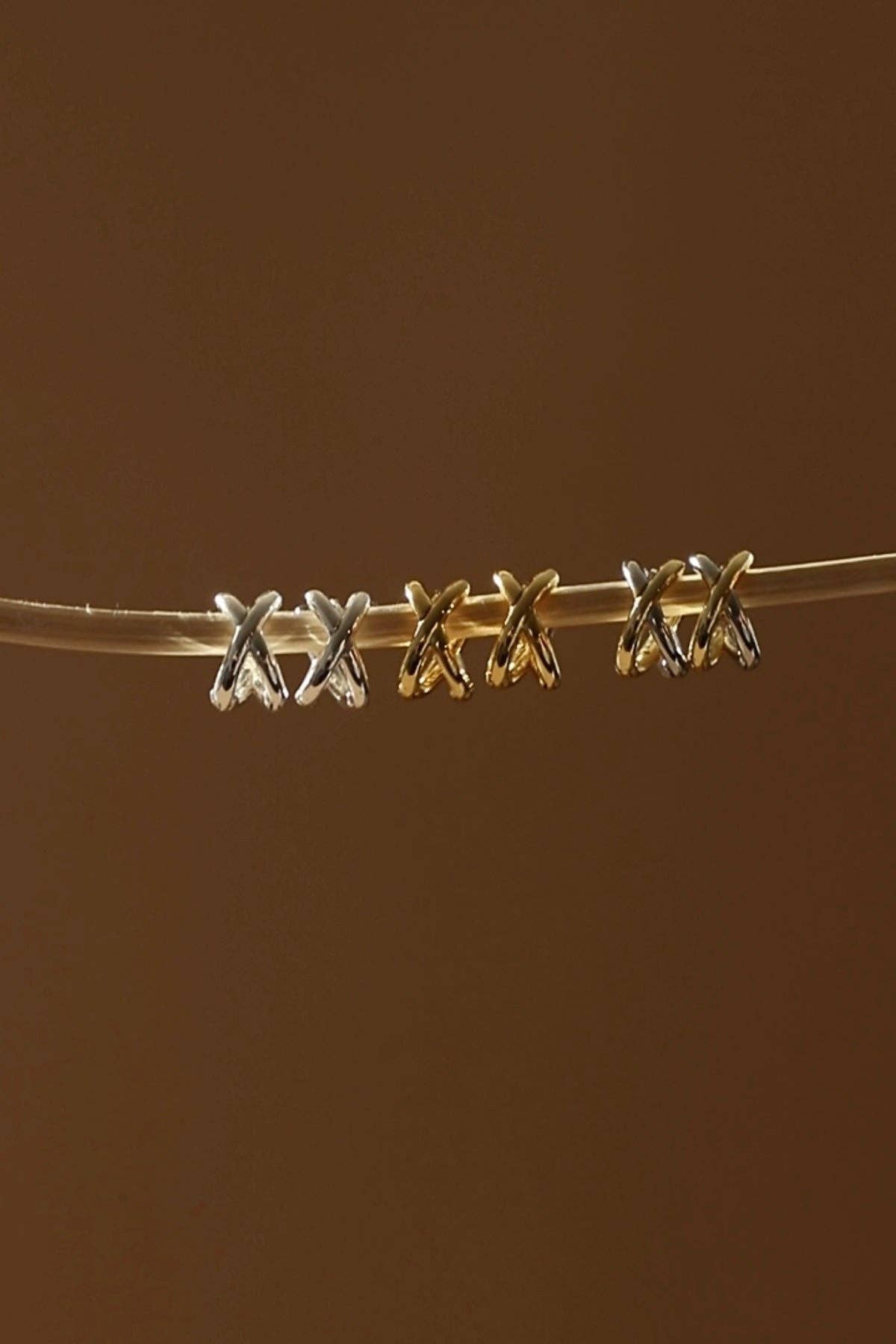 GOLD AXEL HUGGIES