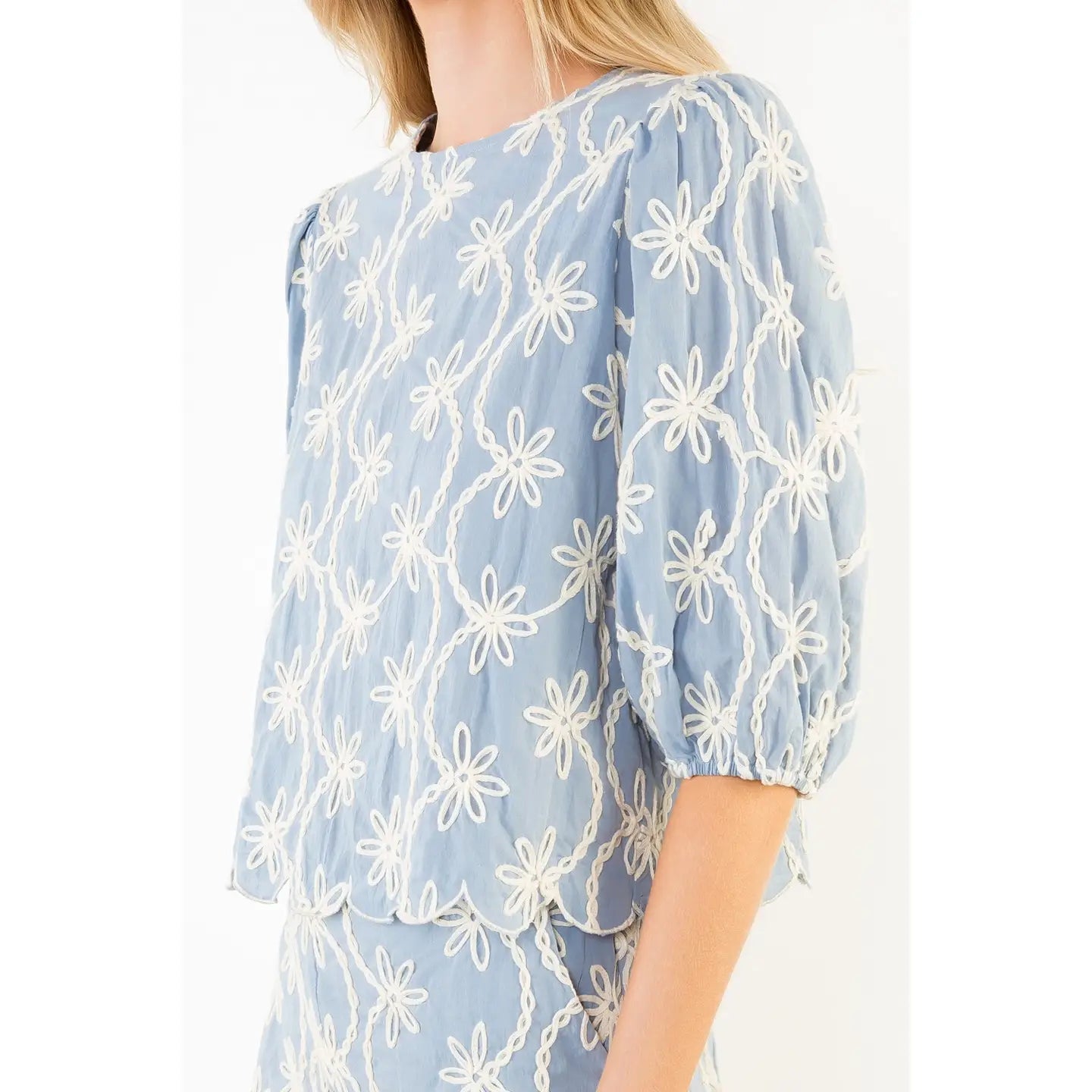 Embroidered Puff Sleeve Scallop Top