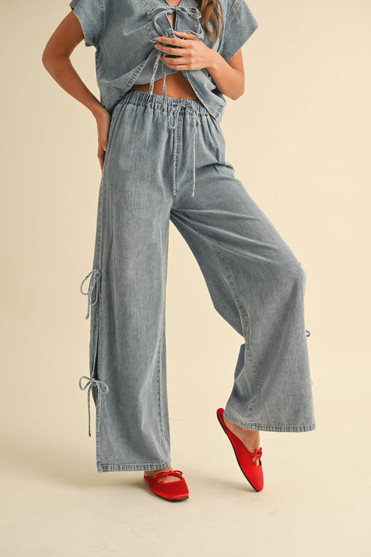 DENIM TIED ON THE SIDE PANTS
