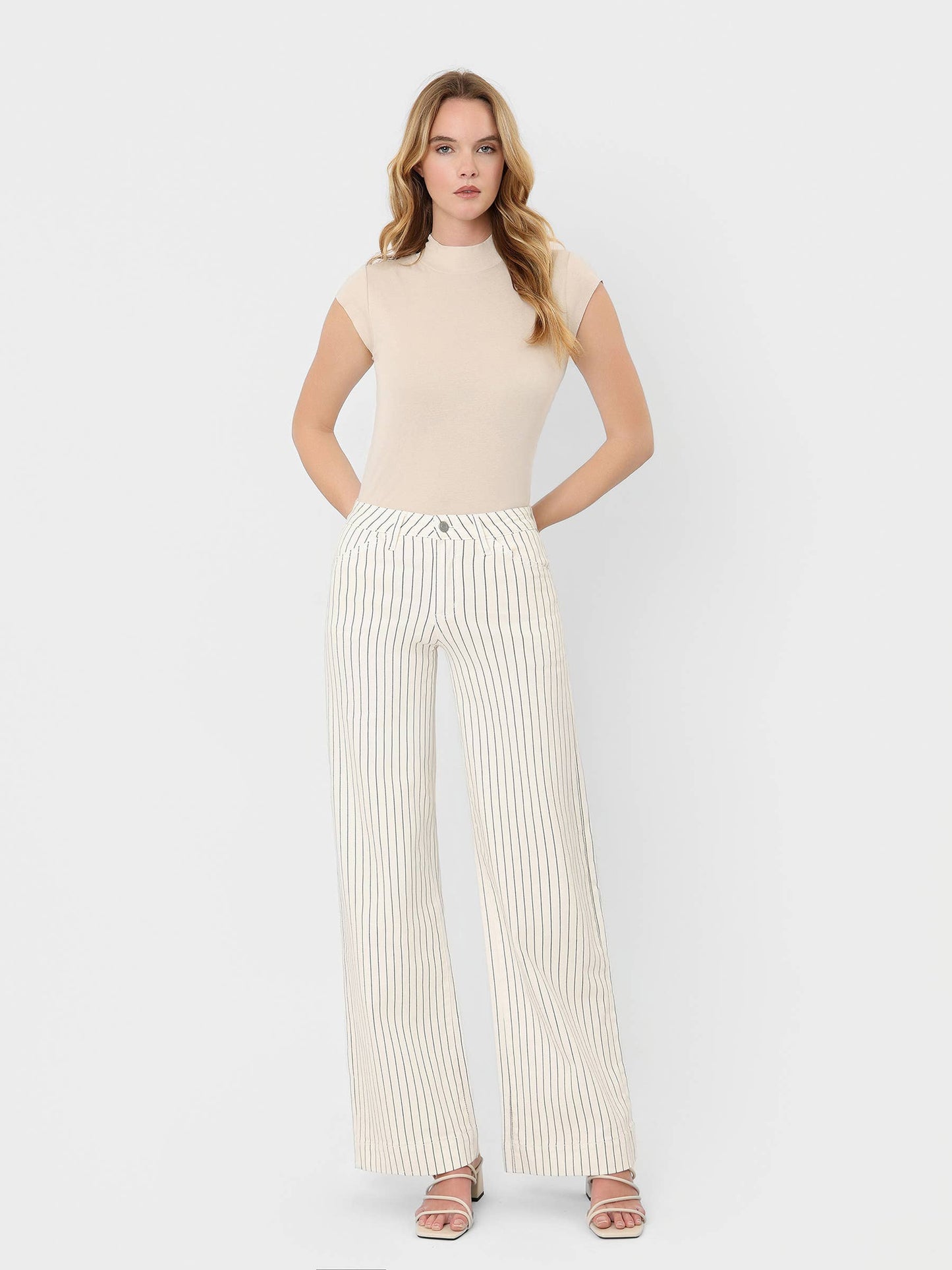 Stripped Wide Leg Jean