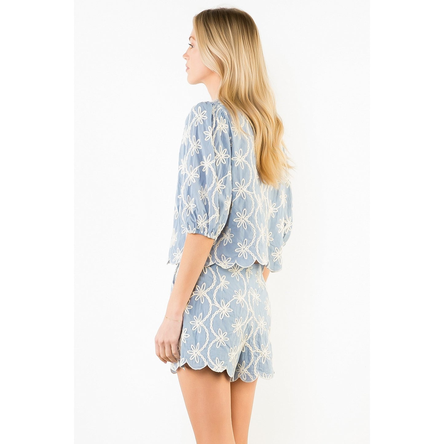 Embroidered Puff Sleeve Scallop Top