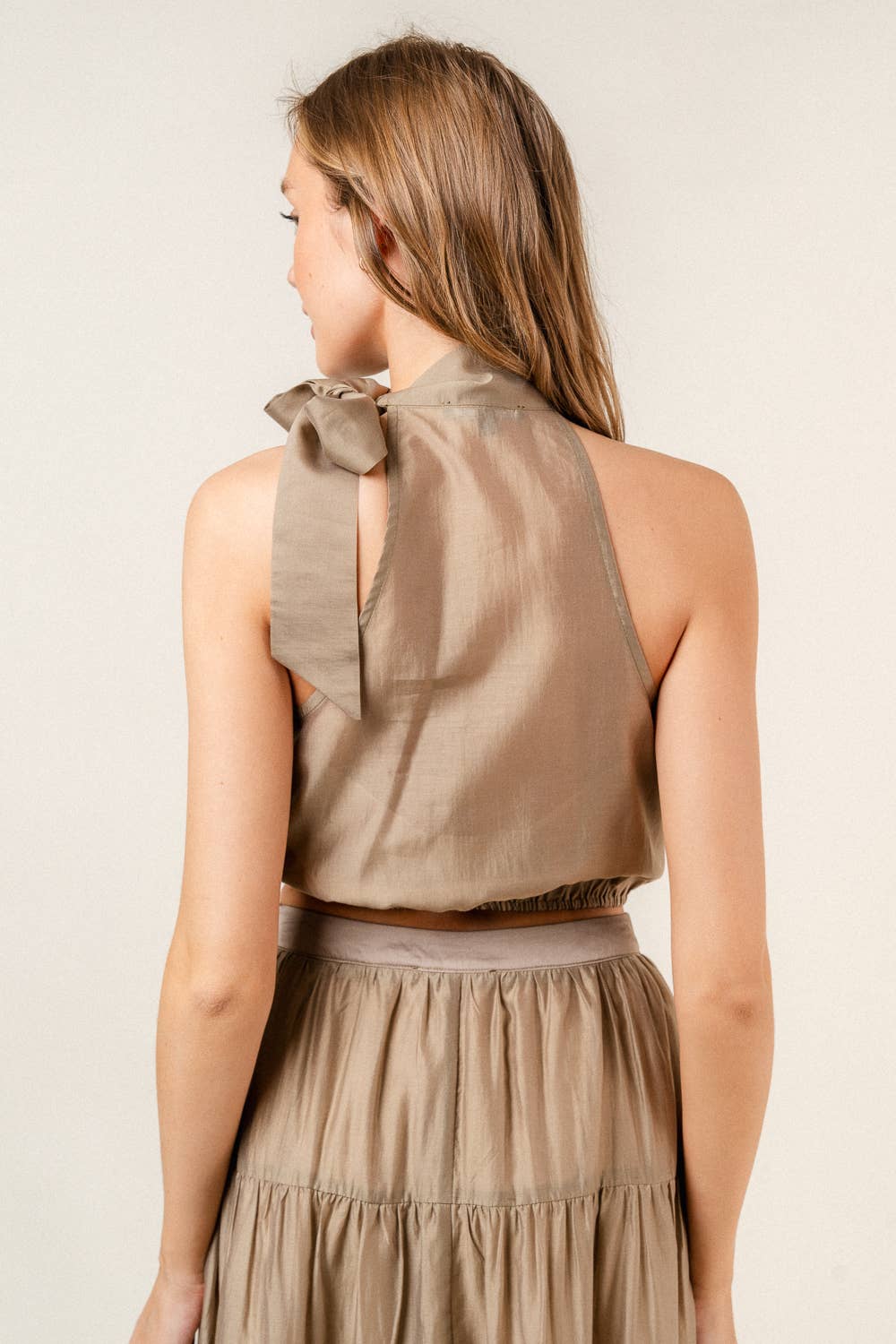 TIE HALTER NECK CROPPED BLOUSE TOP