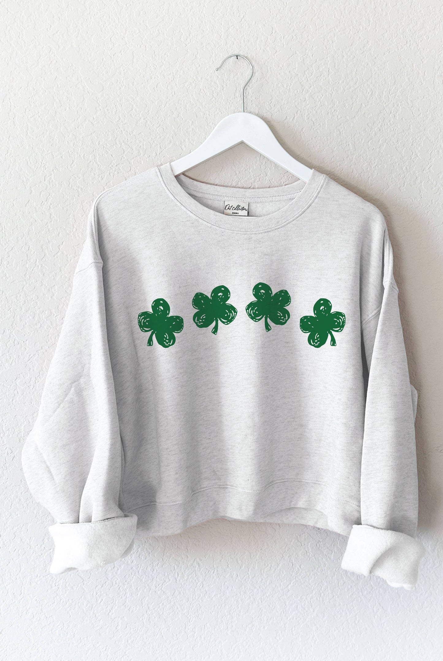 CLOVER ROW Crop Graphic Sweatshirt