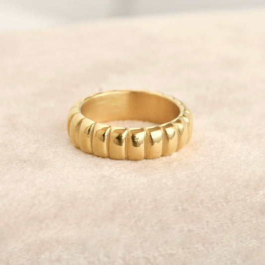 Puffy Ribbed Ring
